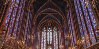 Jak wybrać żyrandol do pokoju?